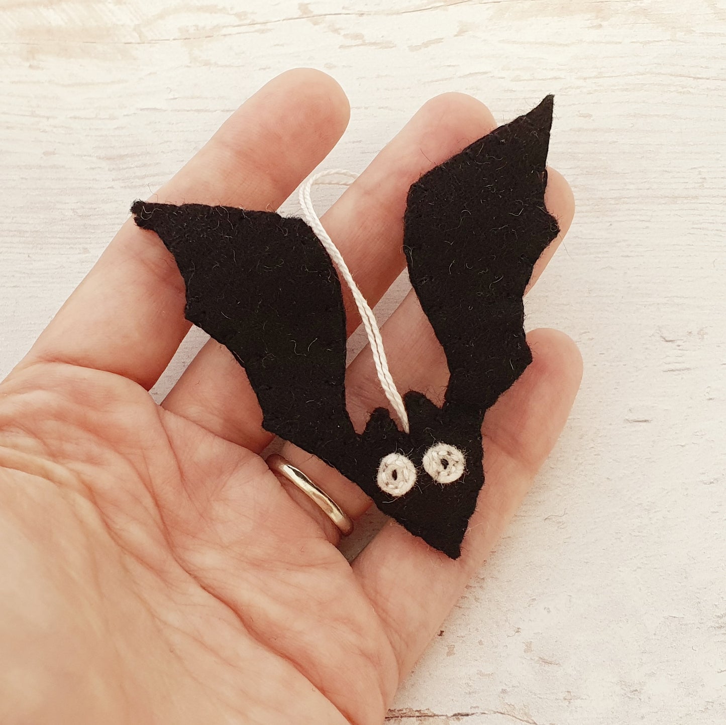 Mini BAT ornament SET OF 5 - halloween decor - handmande felt ornaments - felt bats